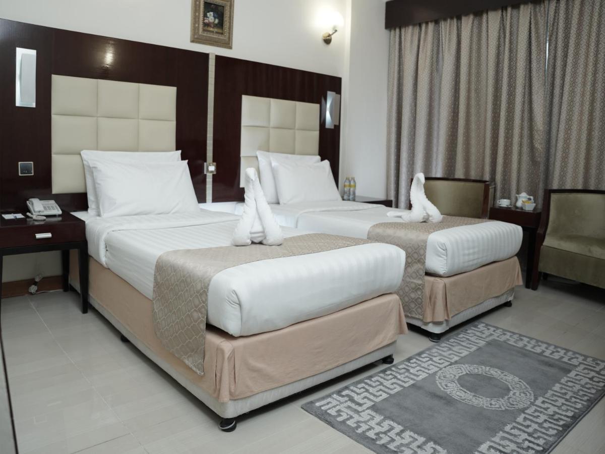 إيوا ديرة فندق 3*